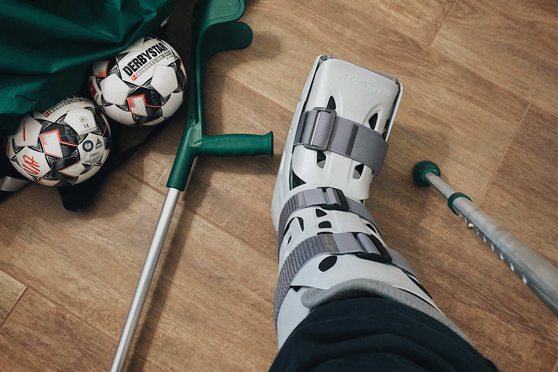 Fußball - Sportverletzung - Aircast-Schuh