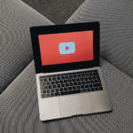 YouTube - MacBook Pro - Logo auf Display
